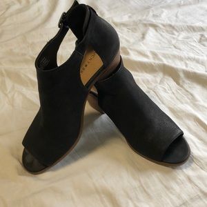 Lucky Brand black peep-toes